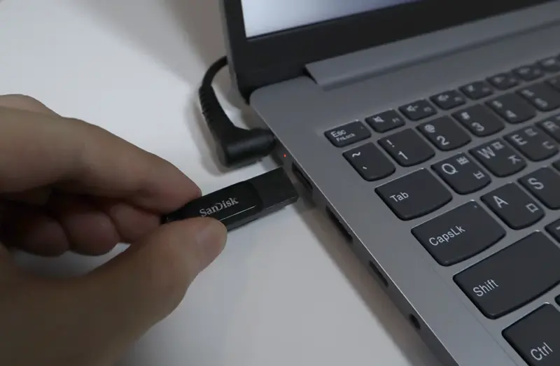 윈도우11 설치 USB 제거하기